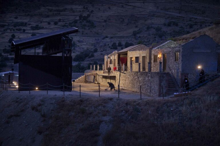 Antiguas casas de piedra en plena sierra de Zarzalejo.